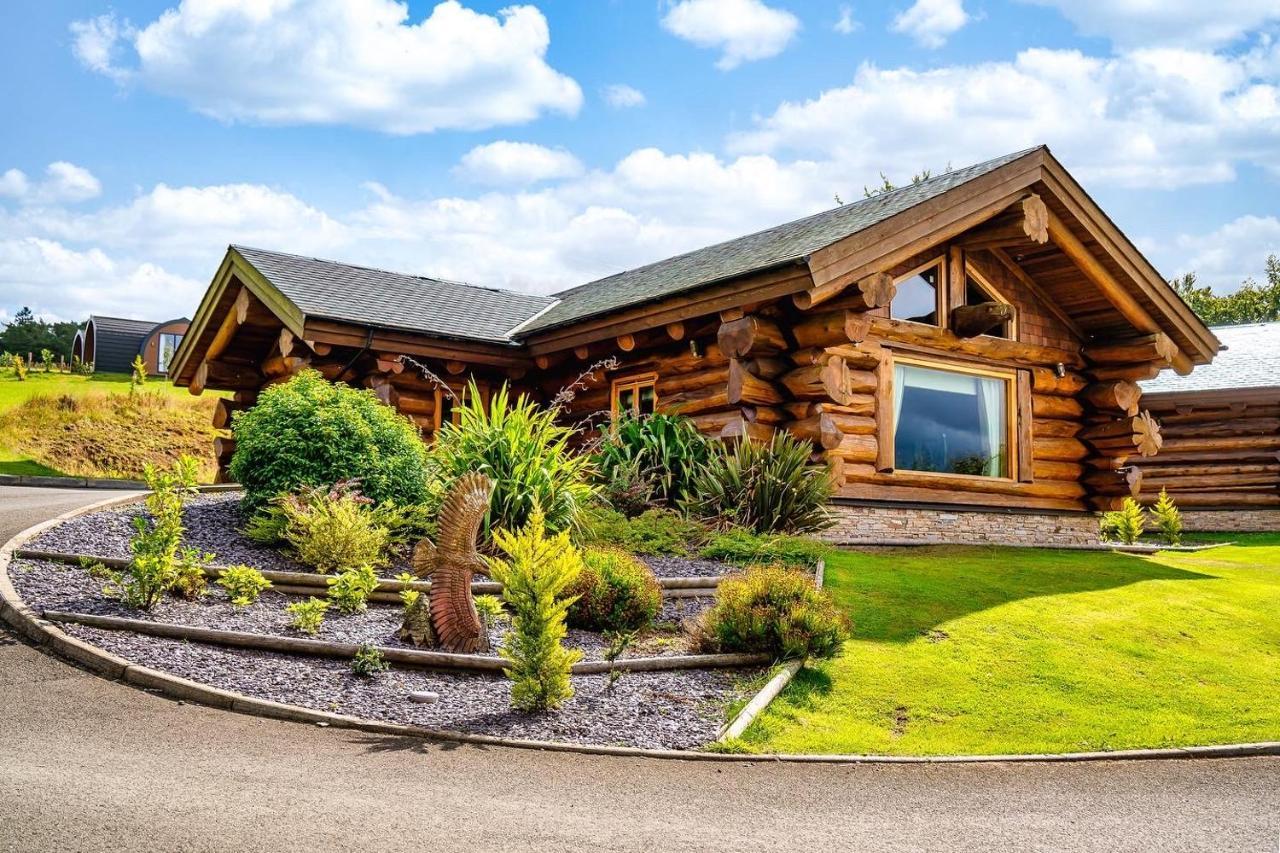 The Log Cabins At The Vu Bathgate Exterior foto